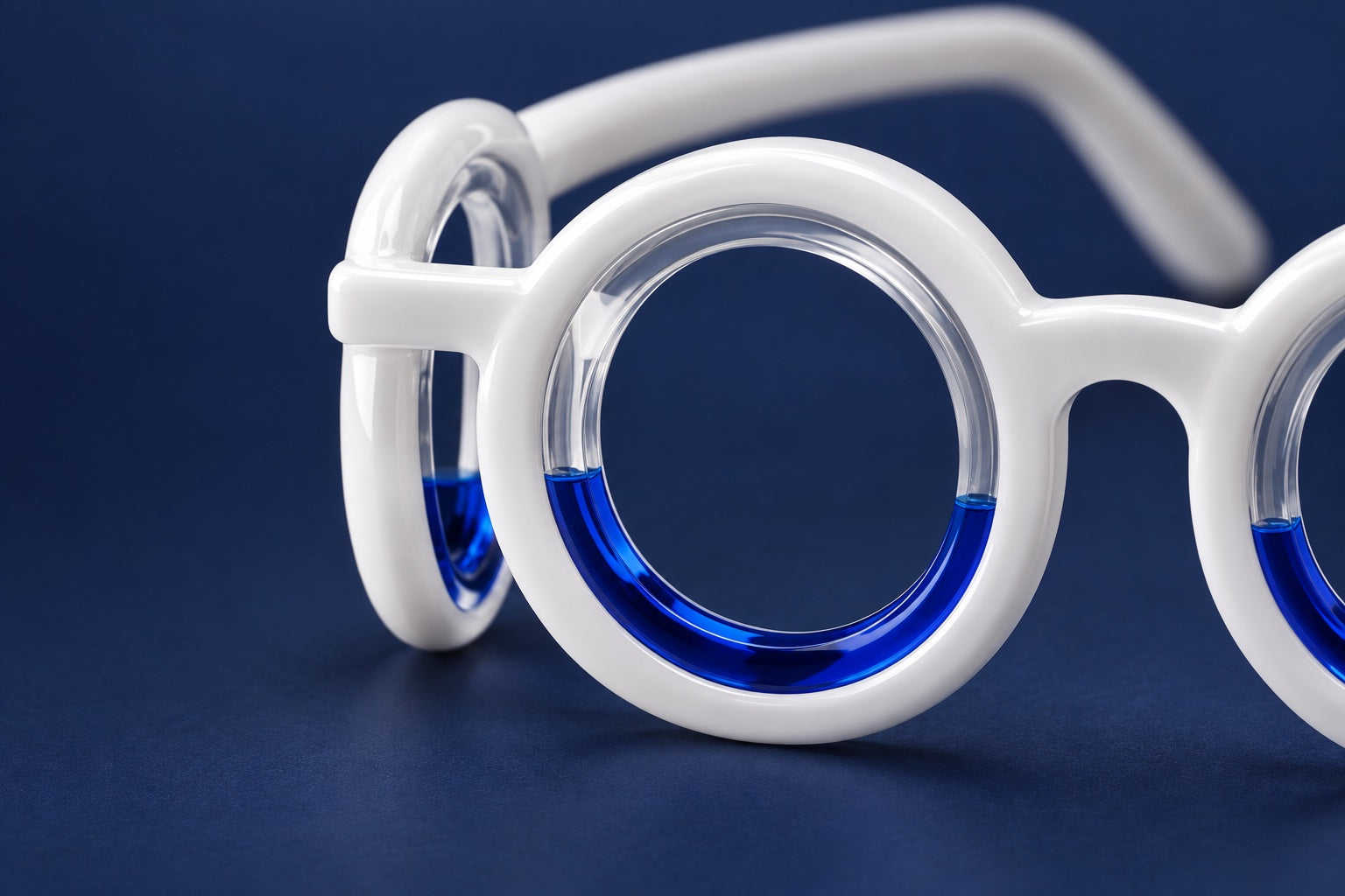 Close-up of the blue liquid sitting level inside a 1024orizon Ring